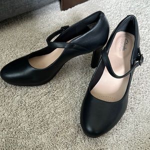 size 10 women’s Clark’s Ambyr Shine heels